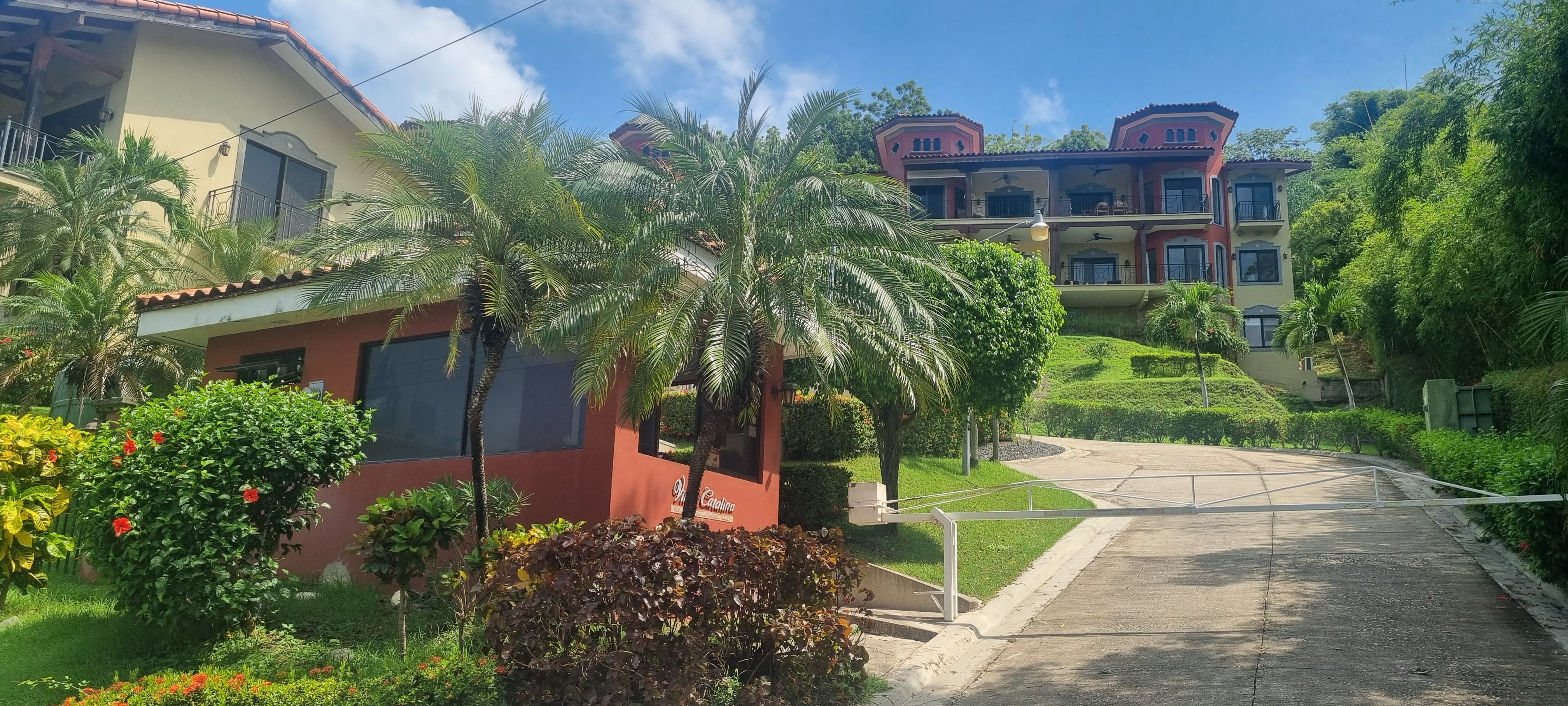 Common areas and gardens maintained by HOMS Costa Rica